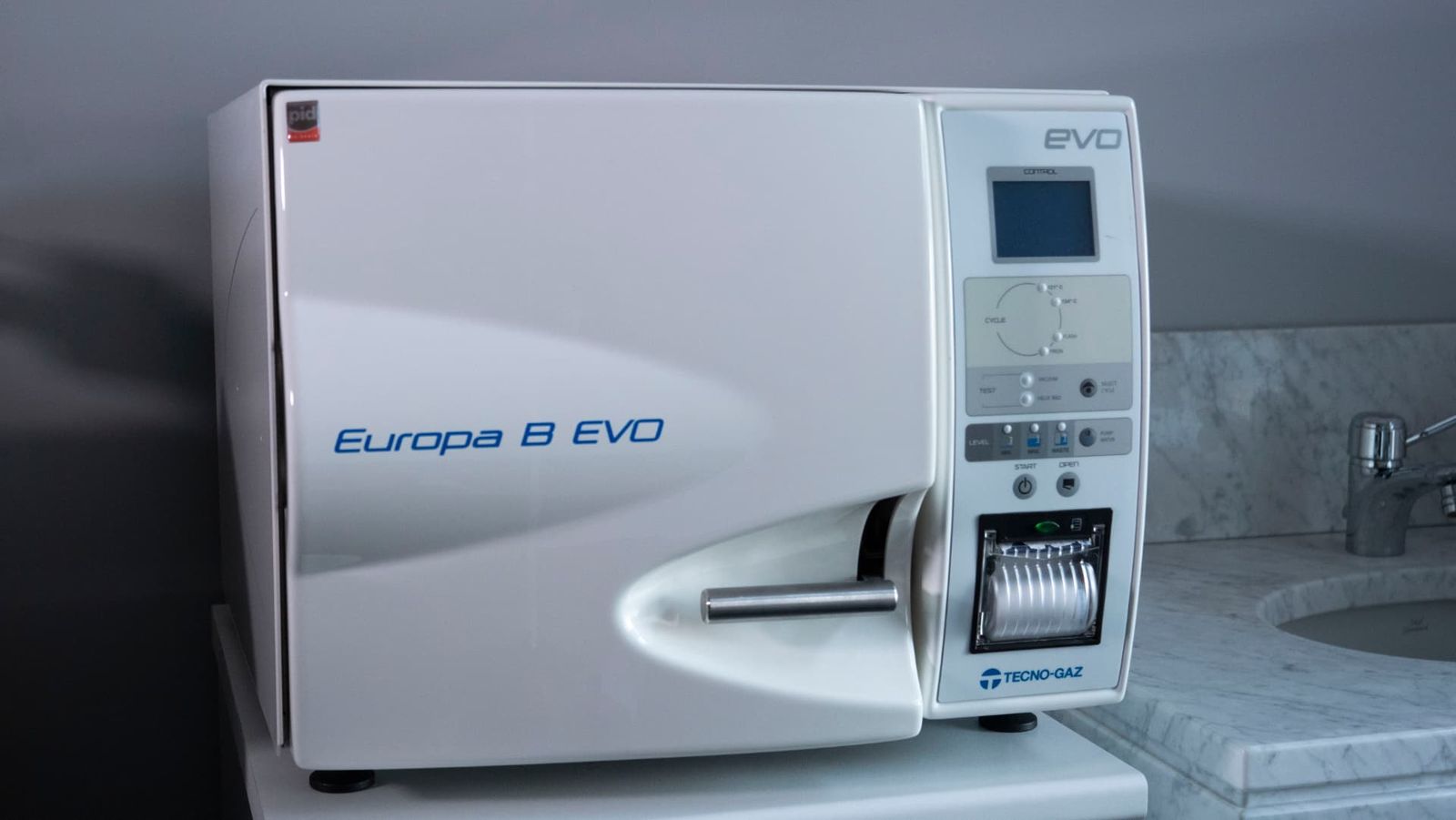 Autoclave per la sterilizzazione degli strumenti